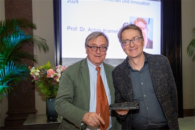 Preisträger Prof. Kramer und Laudator Roenneberg